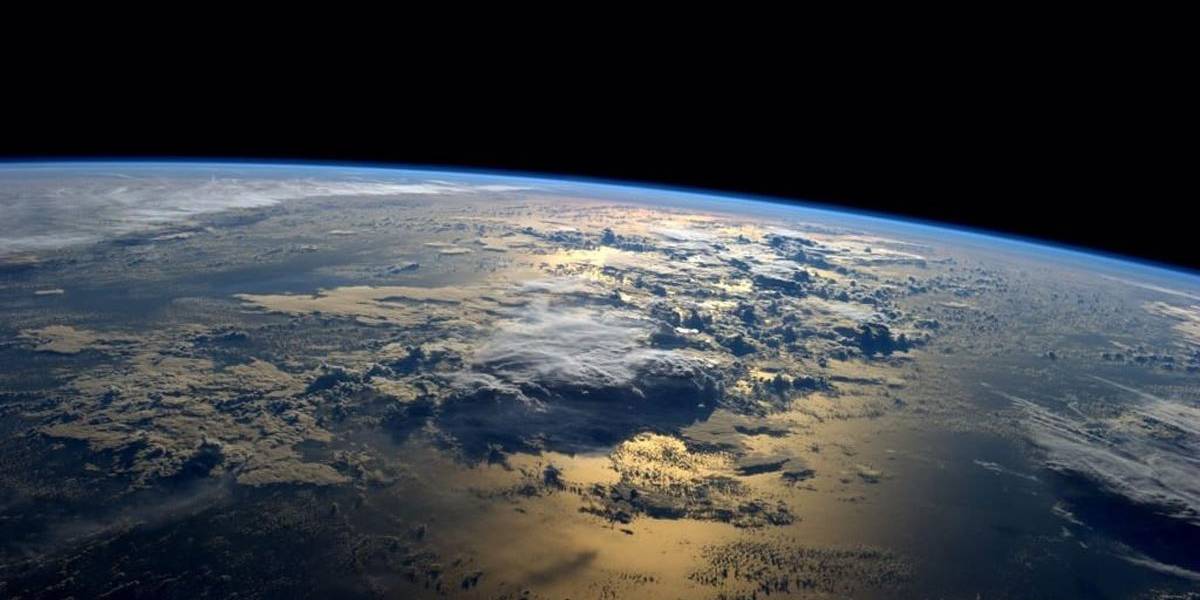 ¿Qué pasaría si la Tierra girara en dirección contraria?
