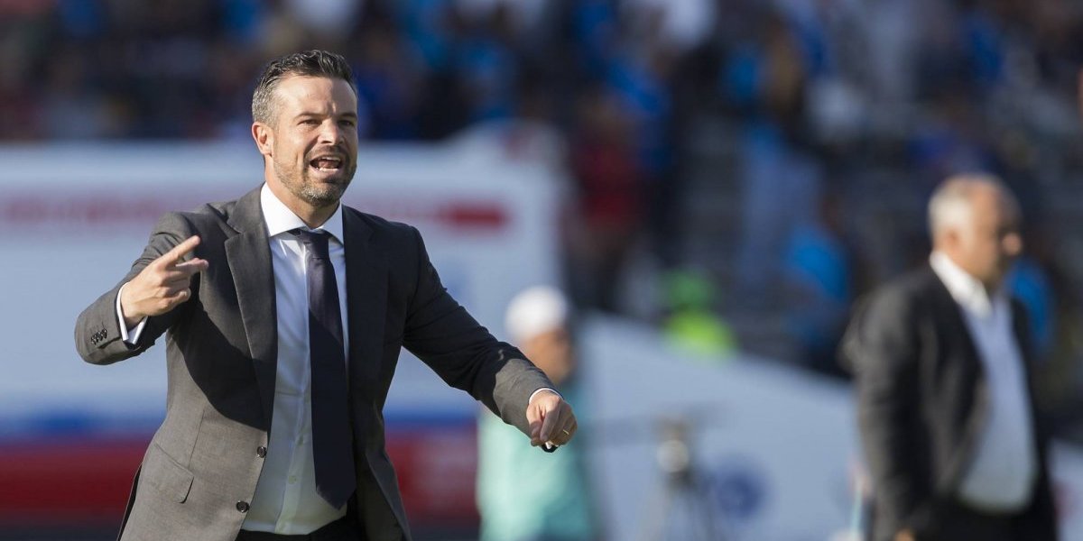 Luis Fernando Tena es destituído de Querétaro