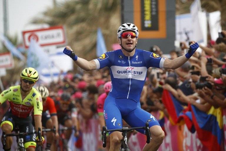 El italiano Elia Viviani llegando a meta