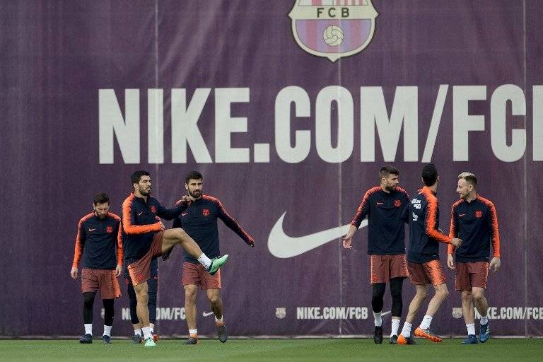 Los jugadores del Barcelona en el entreno previo al clásico