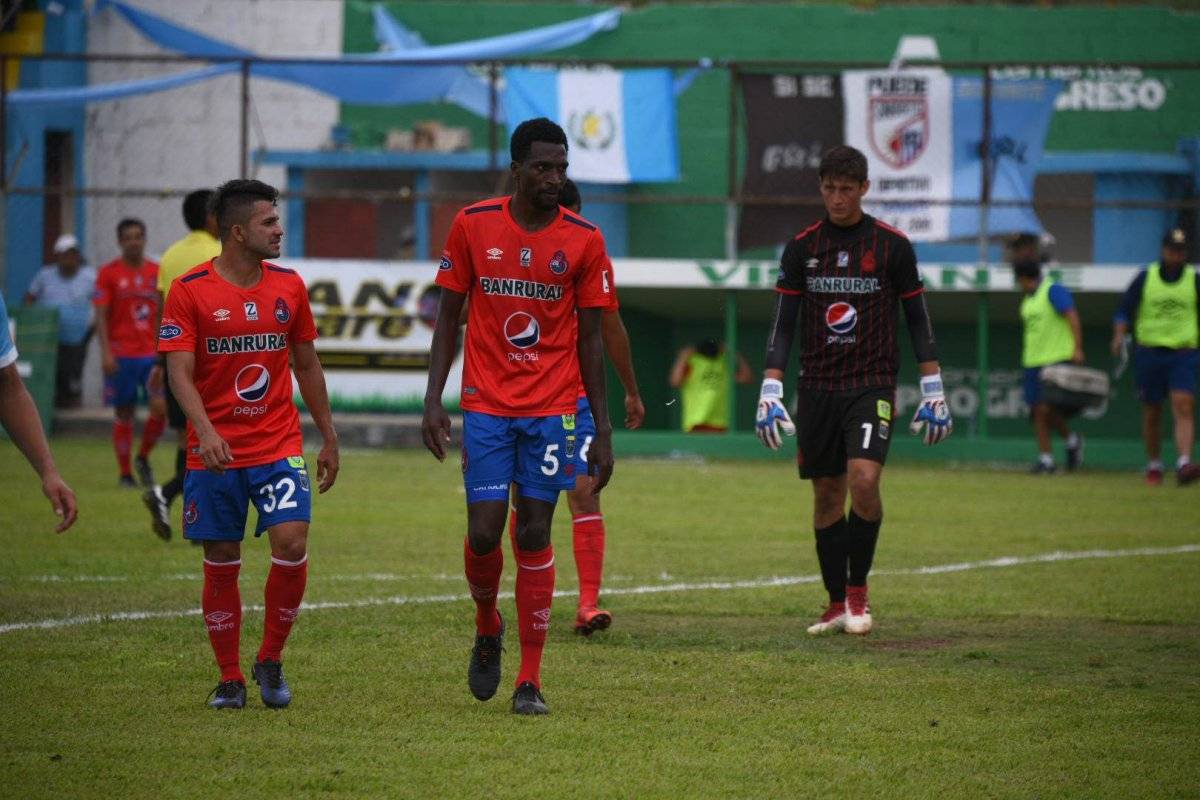 Los jugadores rojos al final del primer tiempo en Sanarate