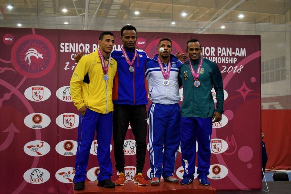 Jiménez en el podio de ganadores.