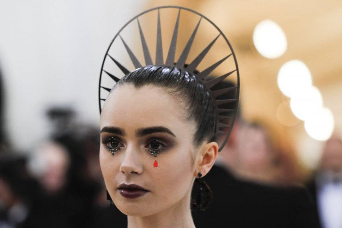 Lily Collins tocado
