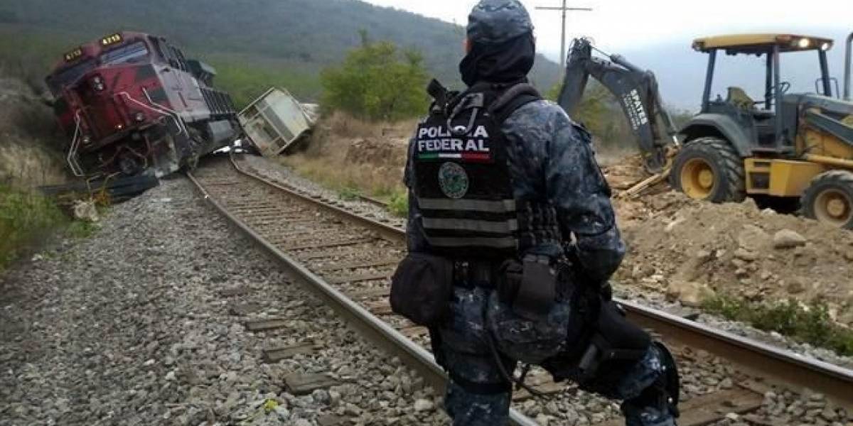 Descarrilan tren con polietileno en límites de Puebla y Veracruz