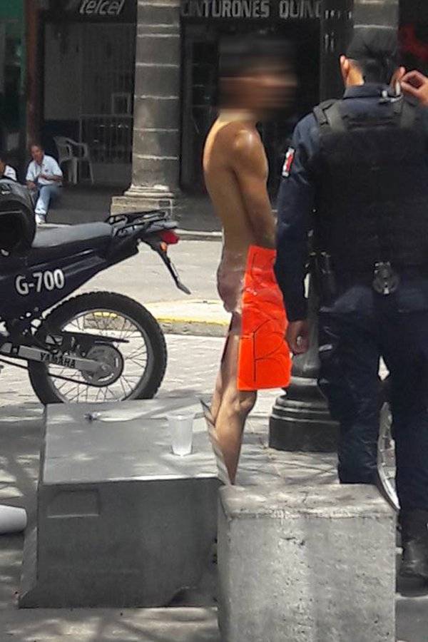 Desnudan a ladrón y lo hacen caminar sin ropa por calles de Guadalajara