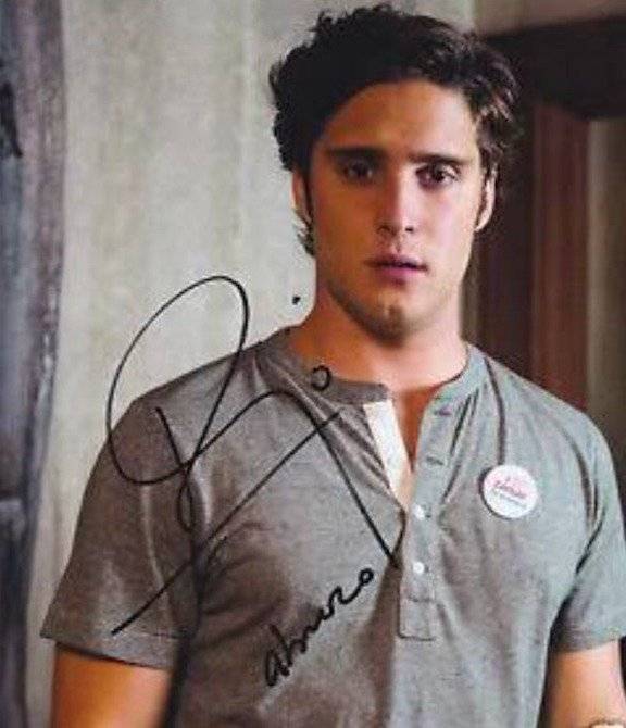 firma Diego Boneta