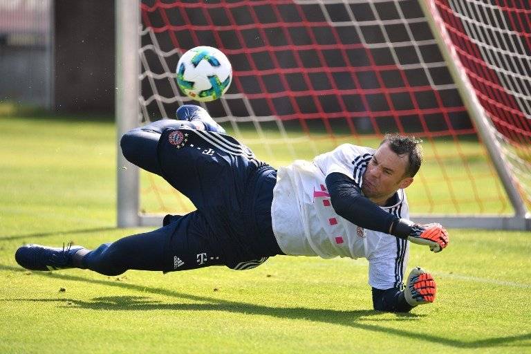 Manuel Neuer en un entreno con el Bayern
