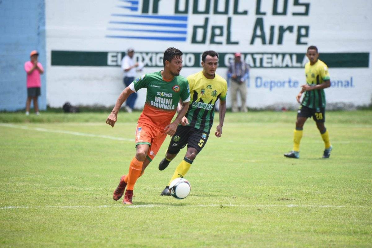 Una acción del empate entre Siquinalá y Guastatoya