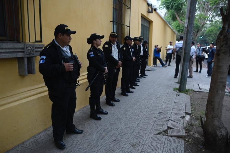 Maestros toman instalaciones del Mineduc