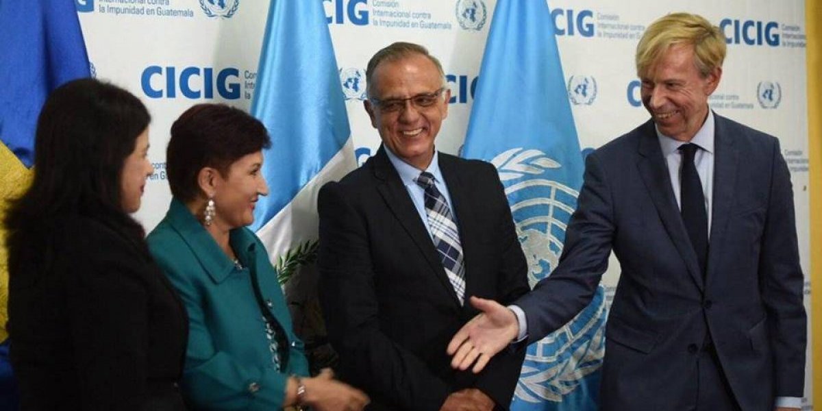 Guatemala pide retiro de embajadores de Suecia y Venezuela