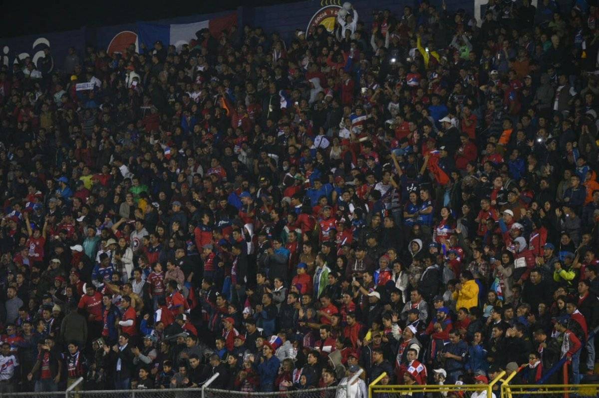 La afición de Xela llenó las gradas del estadio Mario Camposeco