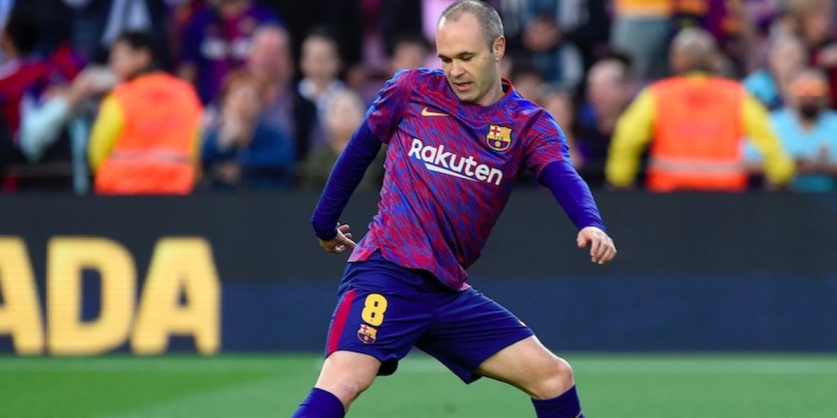 Barcelona lanza playera en honor a Andrés Iniesta Barcelona lanza playera en honor a Andrés Iniesta