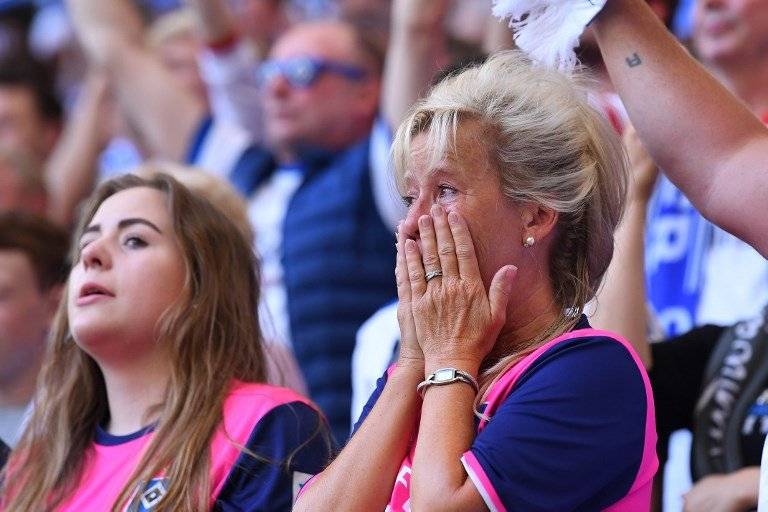 La afición lloró el descenso de su equipo
