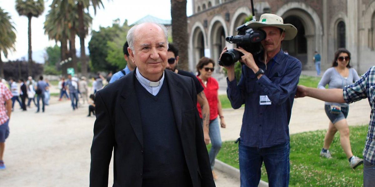 Cardenal Errázuriz no asistiría a reunión clave con Papa Francisco