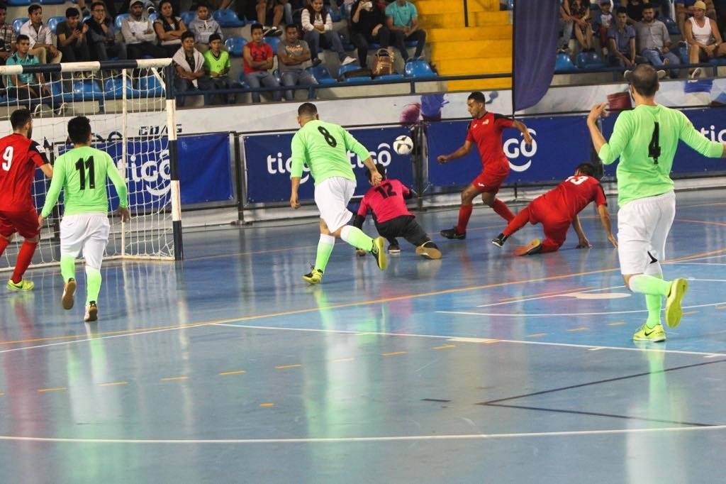 Momento en que Glucosoral consigue una anotación en la final