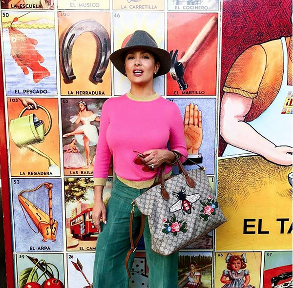 Salma Hayek sorprende con sus movimientos de cadera Salma Hayek sorprende con sus movimientos de cadera