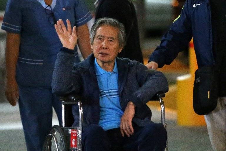 Alberto Fujimori en silla de ruedas