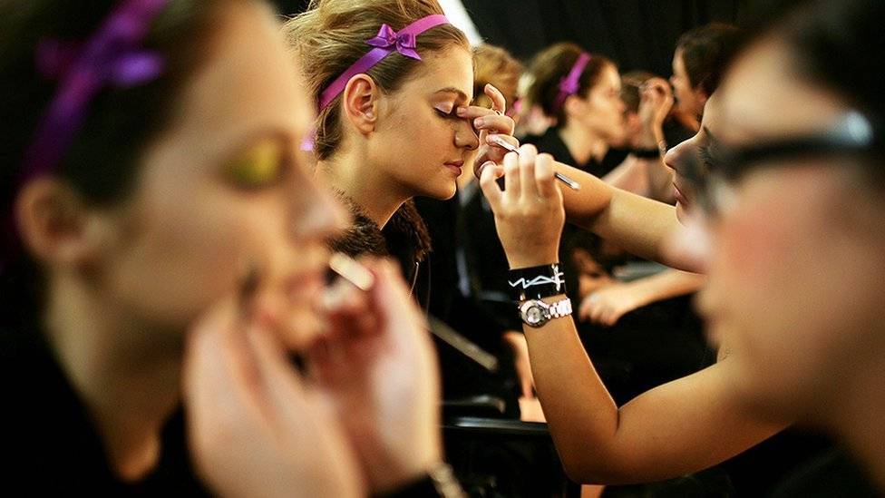 101232813makeup976-309bf5a68a6683bb7049e4ee7f2e2c5e.jpg