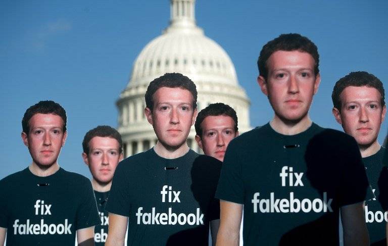 Protesta contra Mark Zuckerberg