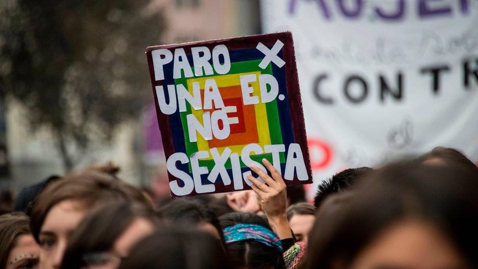 La marcha en “topless” contra la violencia machista y a favor de la ...