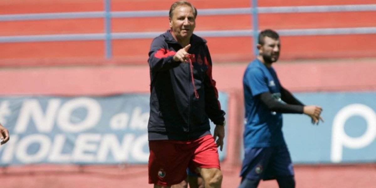 Enzo Trossero dirige una práctica en su segunda época con los Rojos