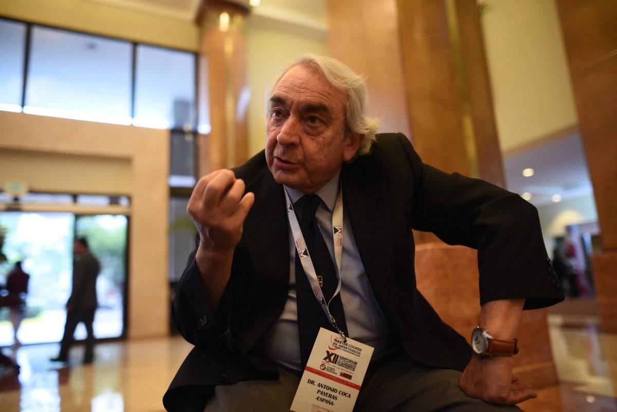 Dr. Antonio Coca Payeras, catedrático de Medicina Interna de la Universidad de Barcelona y miembro del Comité Científico de la Sociedad Europea de Hipertensión.