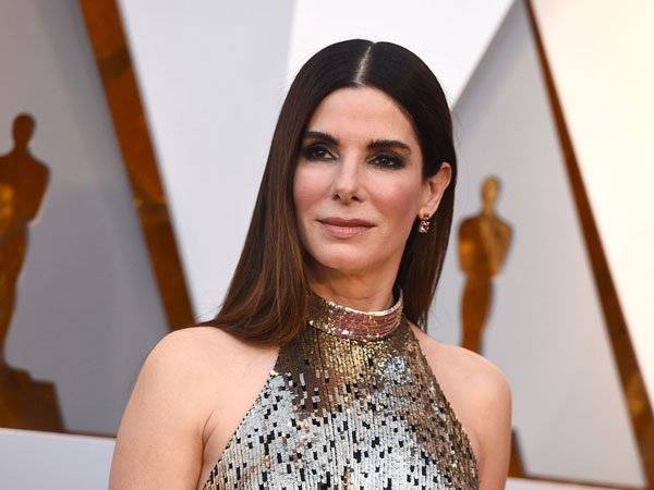 Sandra Bullock Pene Facial