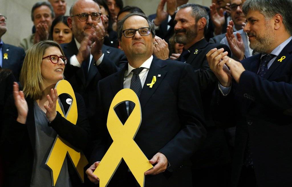 Quim Torra con una cinta amarilla