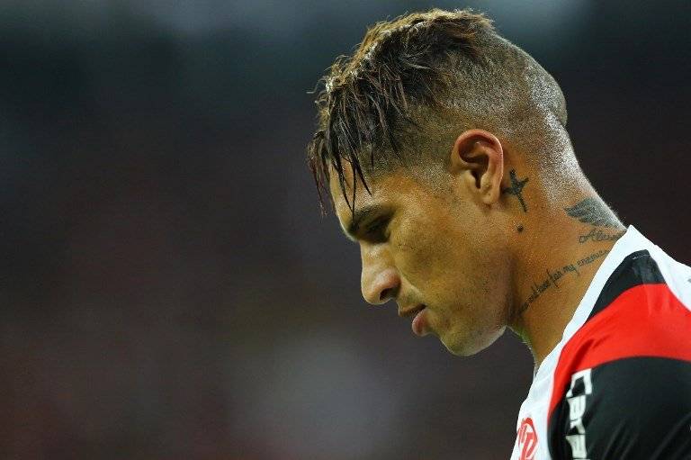 Guerrero luce pensativo durante un partido