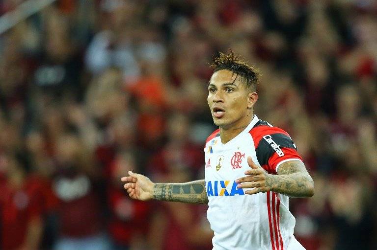 Paolo Guerrero en un partido del Flamengo