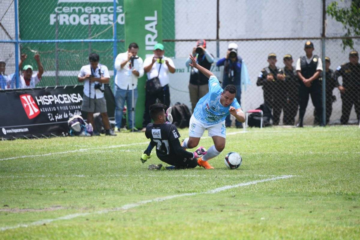 Kevin Elías intenta dejar a José García