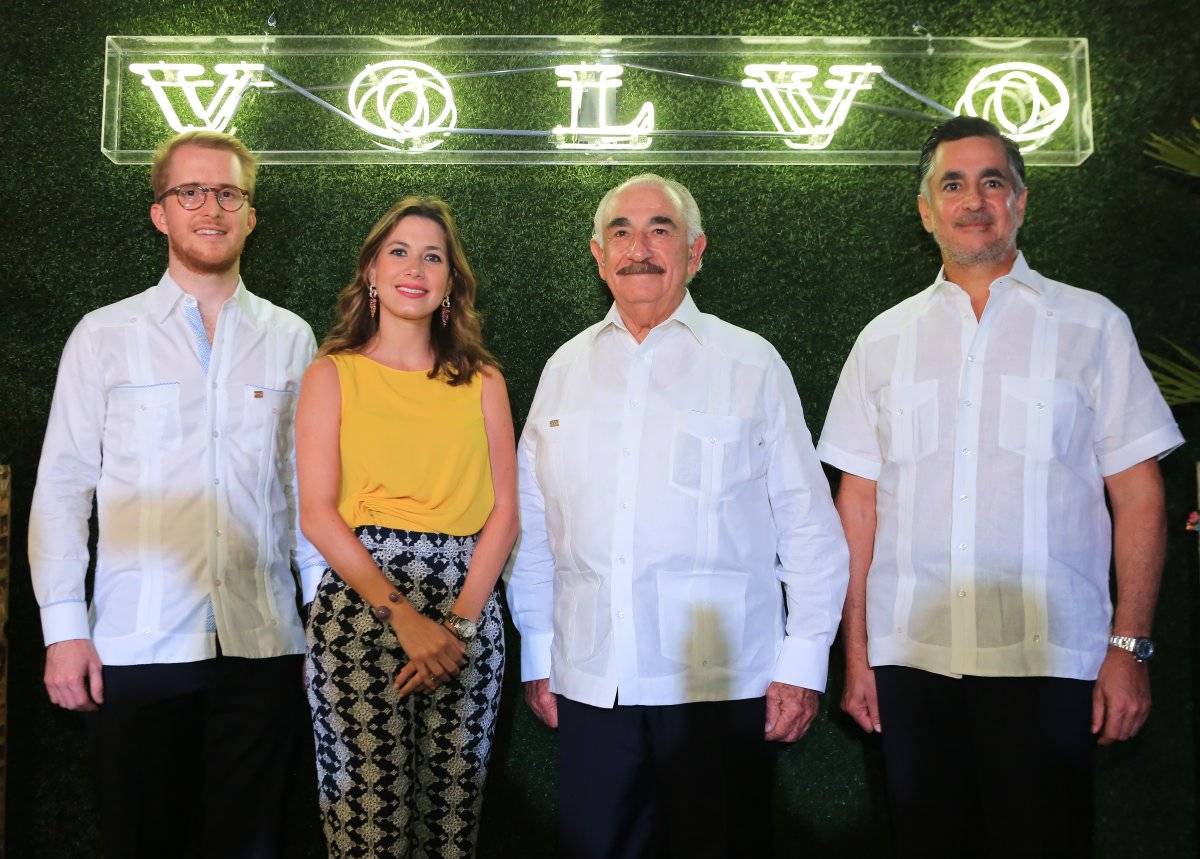 Christian Cabral, vicepresidente de portafolio de vehículos de MARTÍ, Krystal Serret, directora de marketing regional, Carlos Martí Besonias, presidente consejo de directores de MARTÍ y Carlos José Martí, presidente ejecutivo MARTÍ.