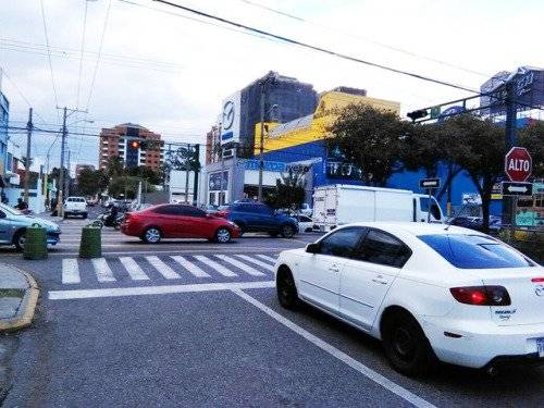 nuevo semáforo bulevar Los Próceres y 10ª avenida zona 10