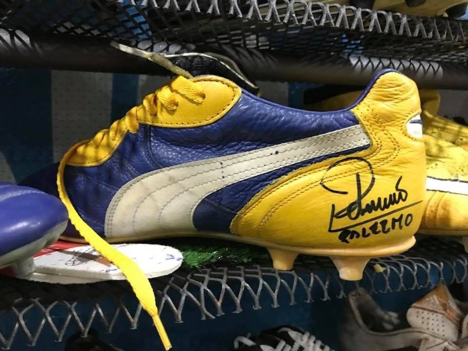 Estos son los zapatos de Martín Palermo que hay en el Museo