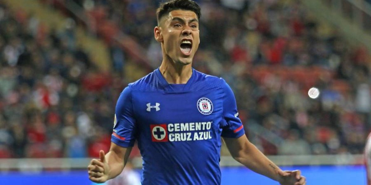 Goles por goles? Felipe Mora fue oficializado como reemplazante de Nico Castillo en Pumas