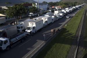 https://www.publimetro.com.mx/mx/noticias/2018/05/25/temer-autoriza-al-ejercito-desbloquear-carreteras-la-huelga.html