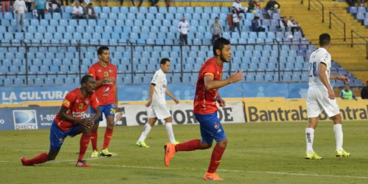 Chaco Jiménez celebra un gol ante Comunicaciones