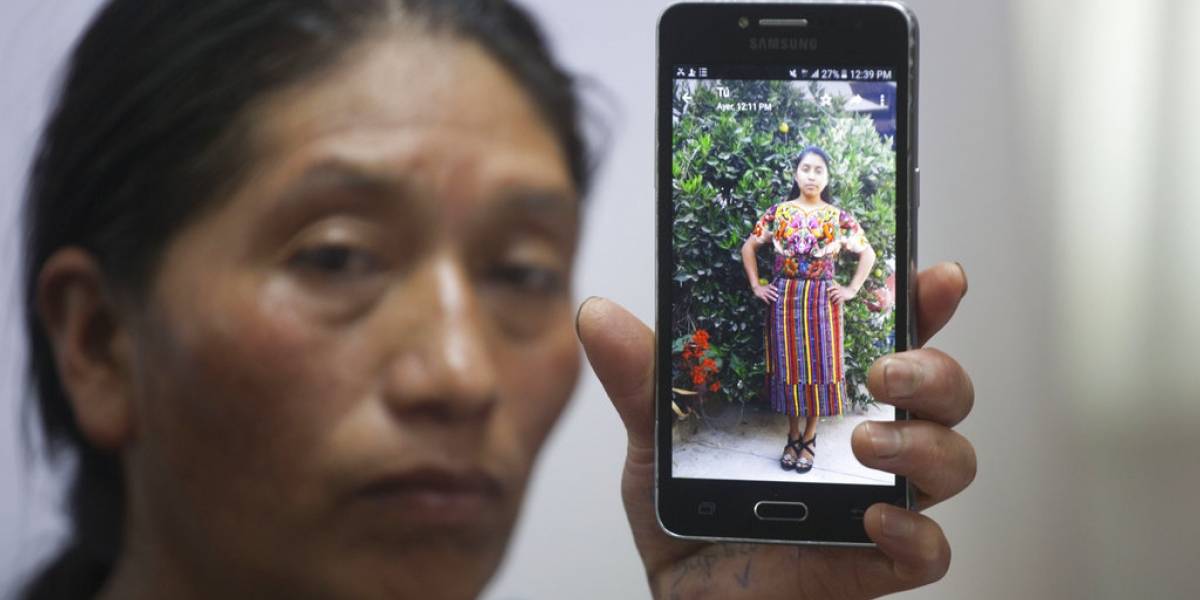 Sepultan a migrante guatemalteca baleada por agente en EEUU