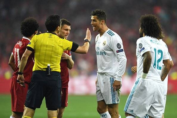 Cristiano Ronaldo no la pasó bien con el arbitraje - Getty Images