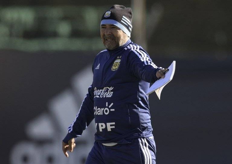 Jorge Sampaoli da indicaciones en una práctica de Argentina