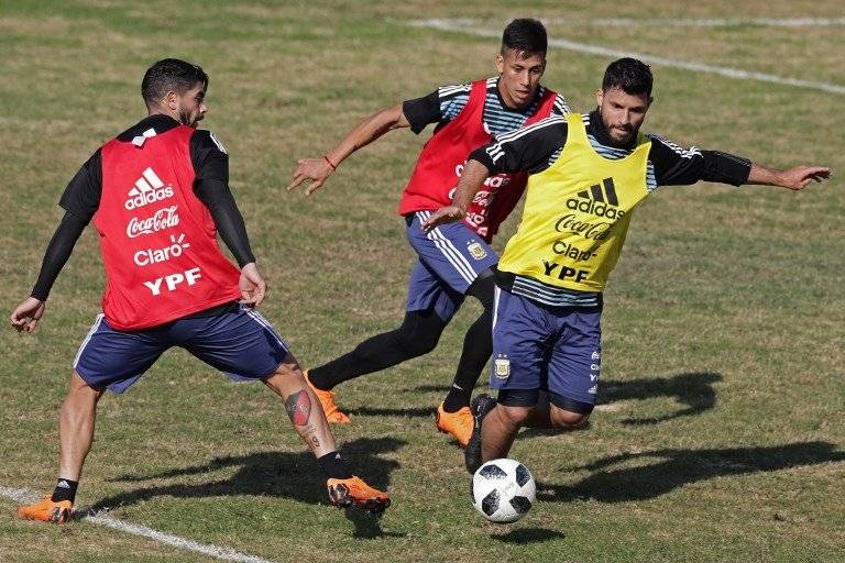 Sergio Agüero en el trabajo táctico de la Albiceleste