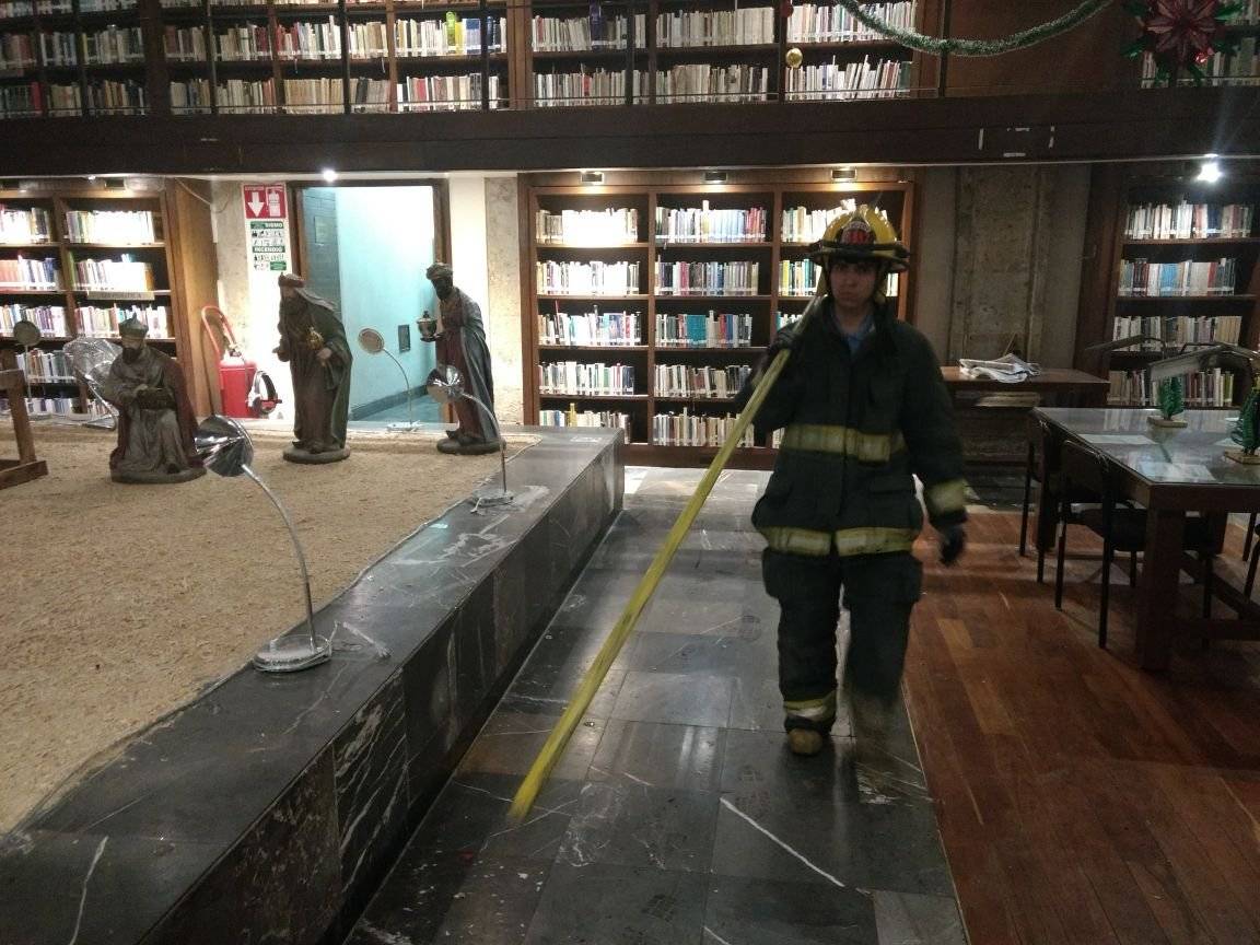 Inicia restauración de biblioteca afectada por incendio