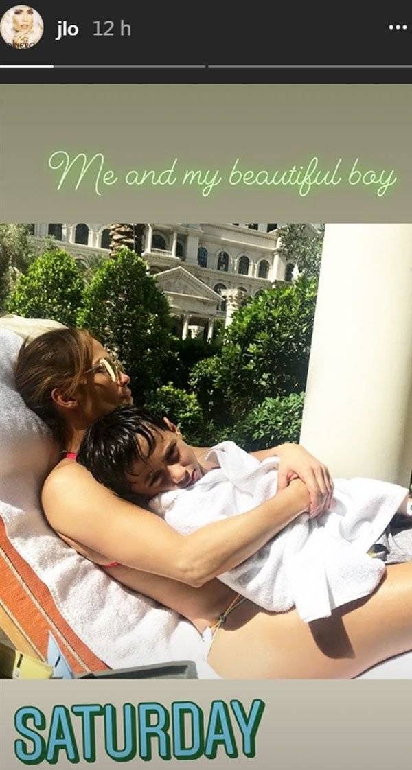 JLo con sus hijos