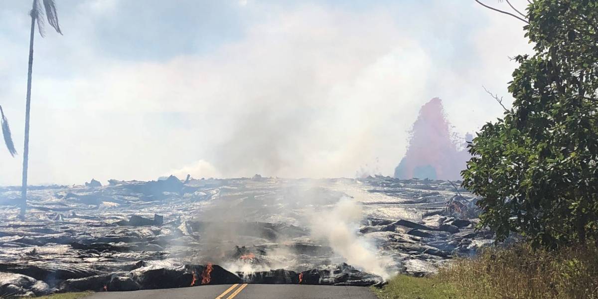 La lava del volcán Kilauea cubre un pozo de la planta geotérmica de Hawái