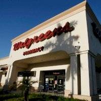 Roban potes de shampoo y desodorante de Walgreens en Barceloneta