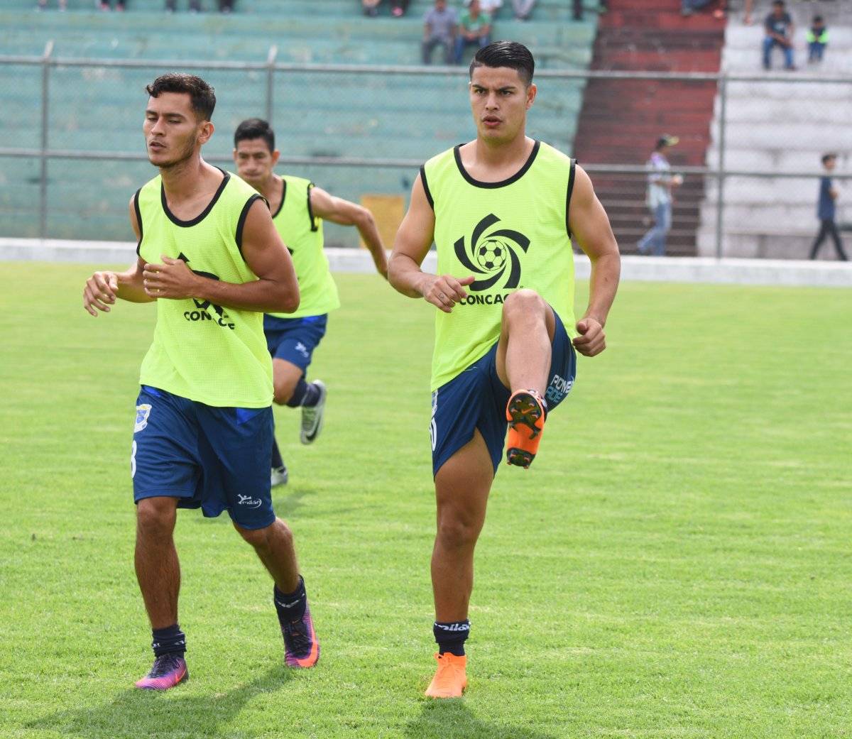 Santamaría jugó para Suchitepéquez y Municipal en Guatemala.