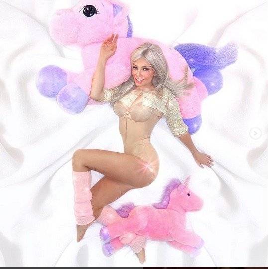 A Thalía, le gusta la vida en rosa.