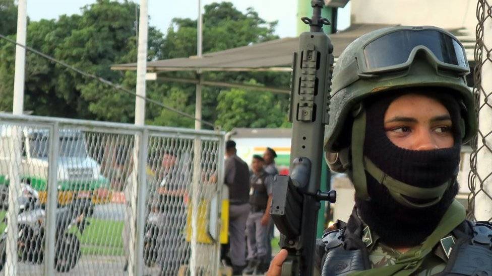 101843562exercito3-25e0568260f5978b422036ff20e00dc5.jpg