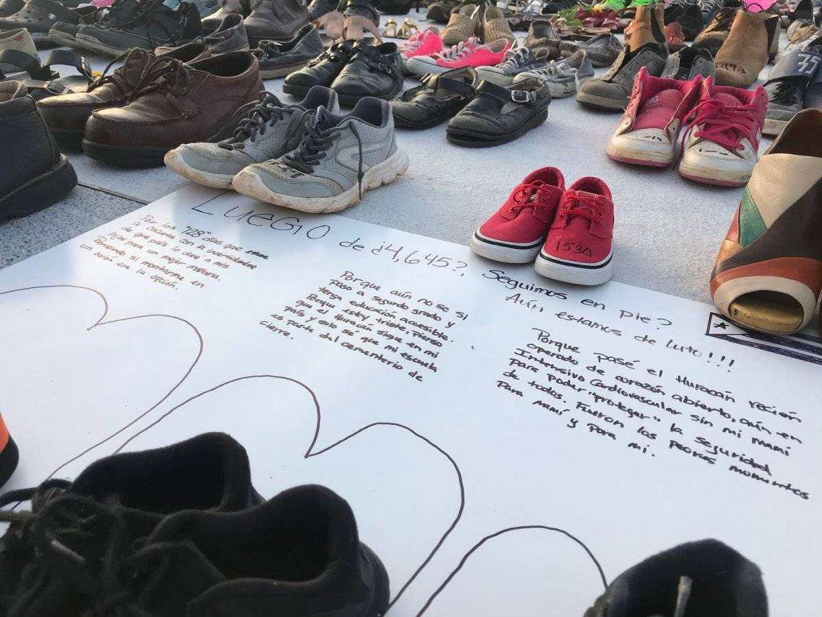 Zapatos de víctimas de huracán María