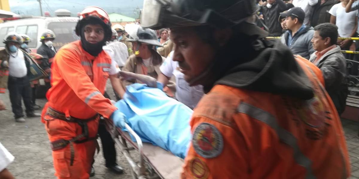 Erupción del Volcán de Fuego mata a 7 personas